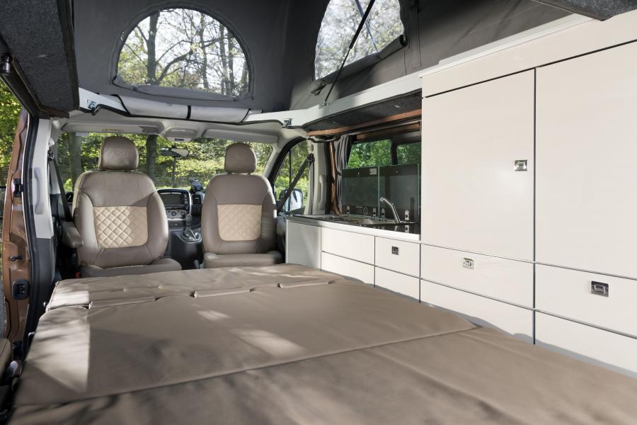 Интерьер Renault Trafic Esterela Camper 2018 года  (UK) (фото 4 из 5)